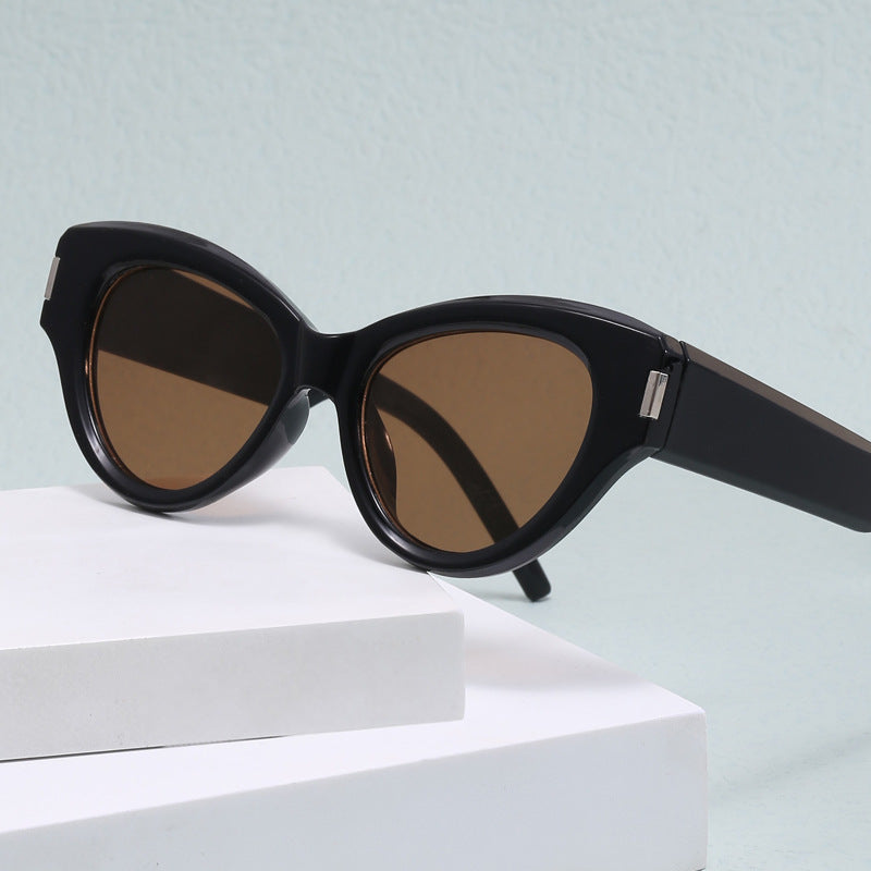 Ladies Cat-Eye Sunglasses with modern, eye-catching design Bowlift