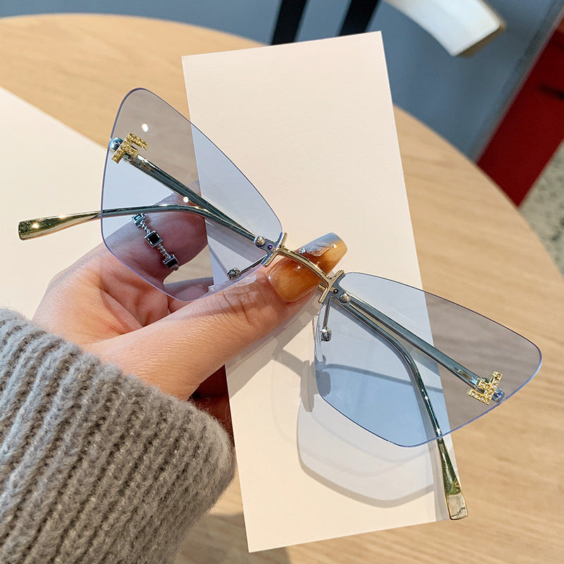 Womens Cat-Eye Sunglasses in modern design with innovative frame Bowlift