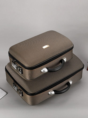 Hard-shell suitcase with elegant exterior finish and integrated safety lock Bowlift