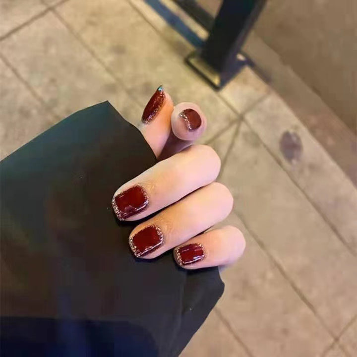 Elegant and sparkling nail art Bowlift