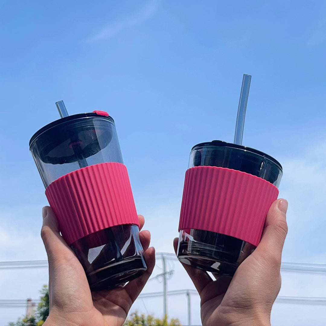 Women's versatile drinking cup with non-slip silicone cover and straw Bowlift