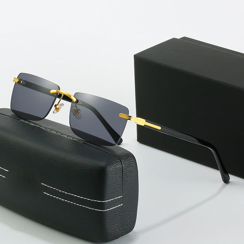 Women's fashionable sunglasses with a stylish, rectangular frame and elegant metal accents Bowlift