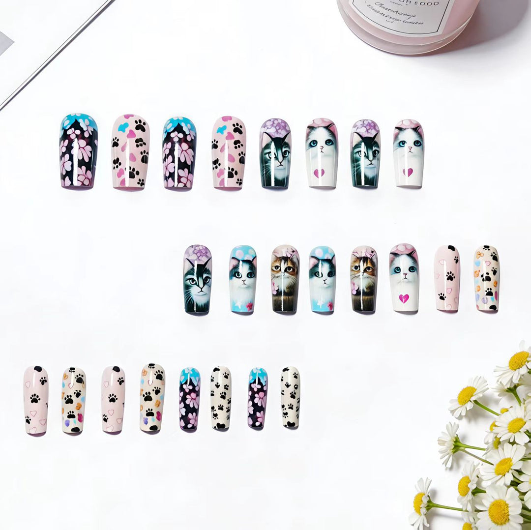 Creative artificial nails with playful cat pattern Bowlift