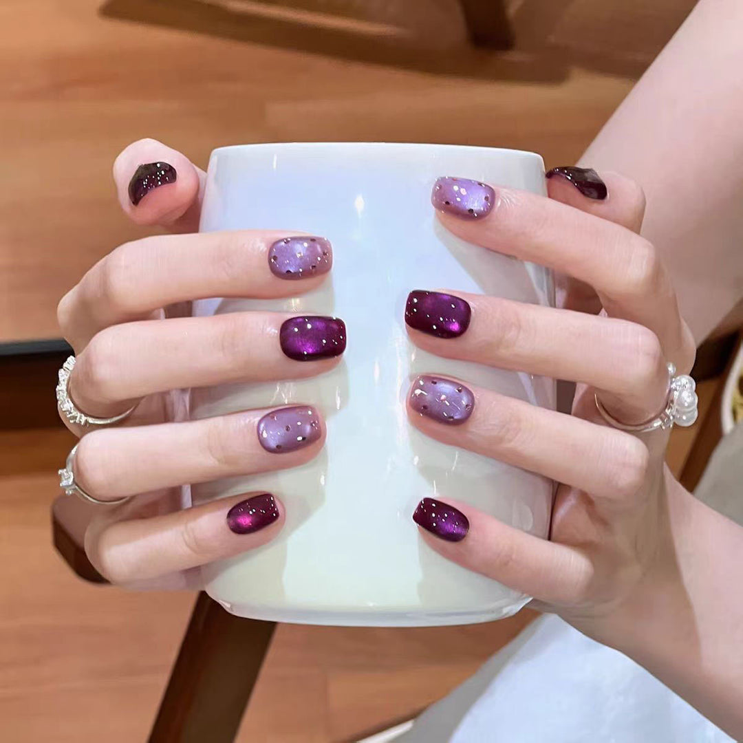 Artificial nails with ombre effect and glitter Bowlift