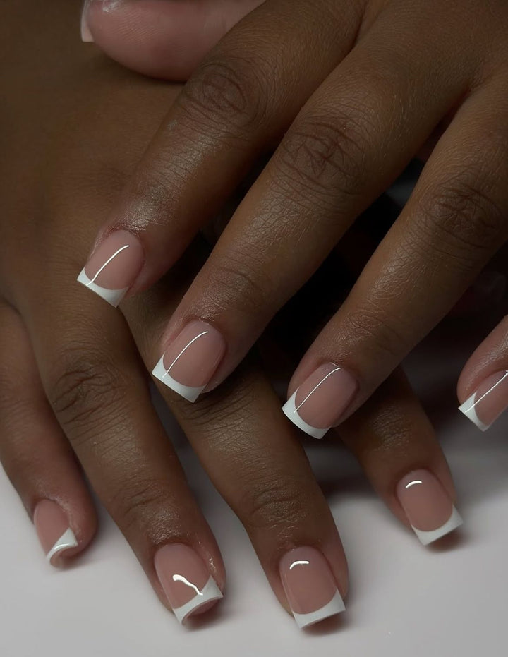 Elegant Artificial Nails with French Manicure and Glitter Effects Bowlift