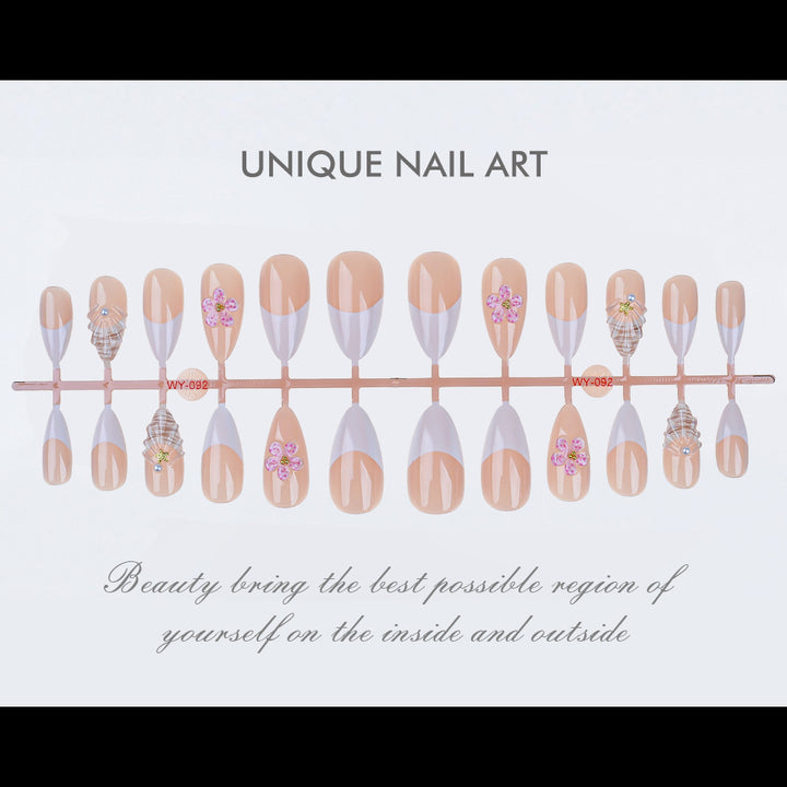 Elegant Floral Accent Press-On Nail Set Bowlift
