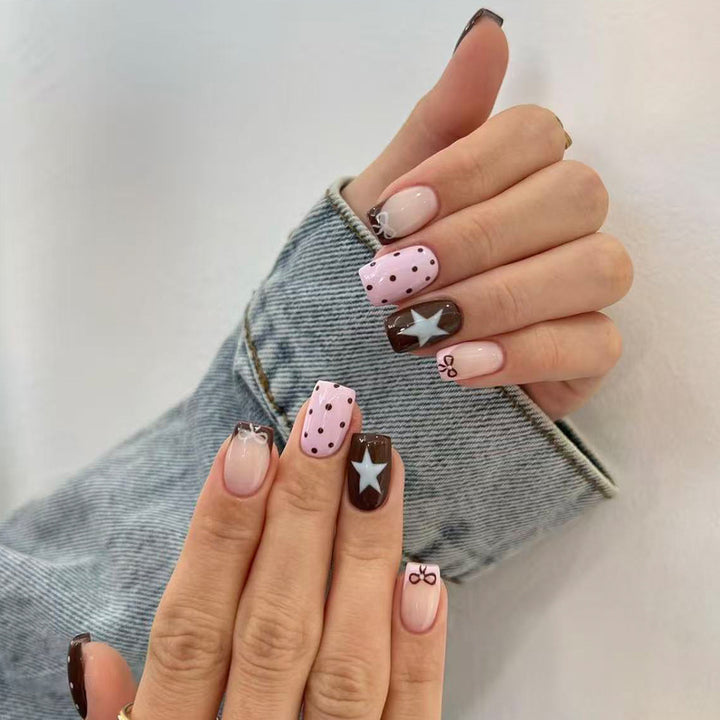 Self-adhesive artificial nails with playful patterns Bowlift