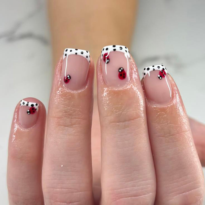 High-gloss artificial nails with rose effect Bowlift