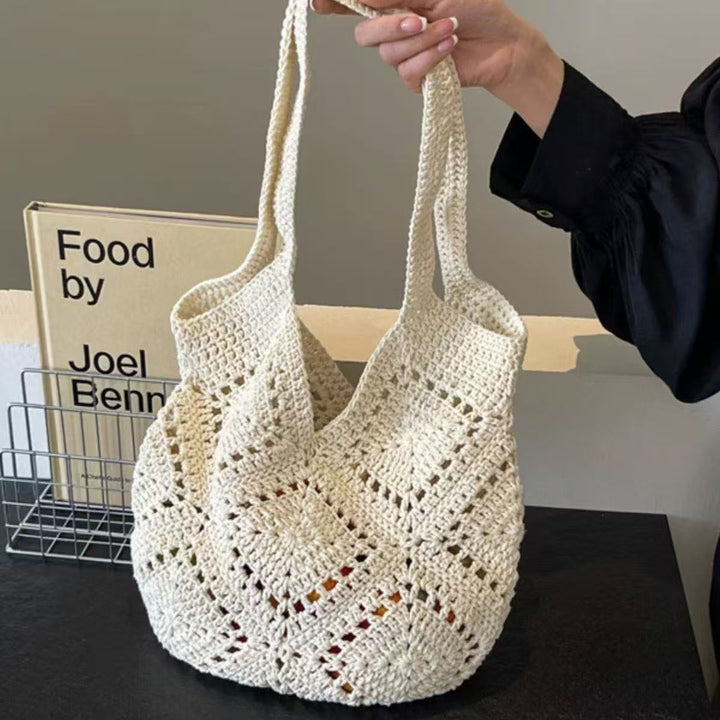 Handbag made of braided natural material with tassel details Bowlift