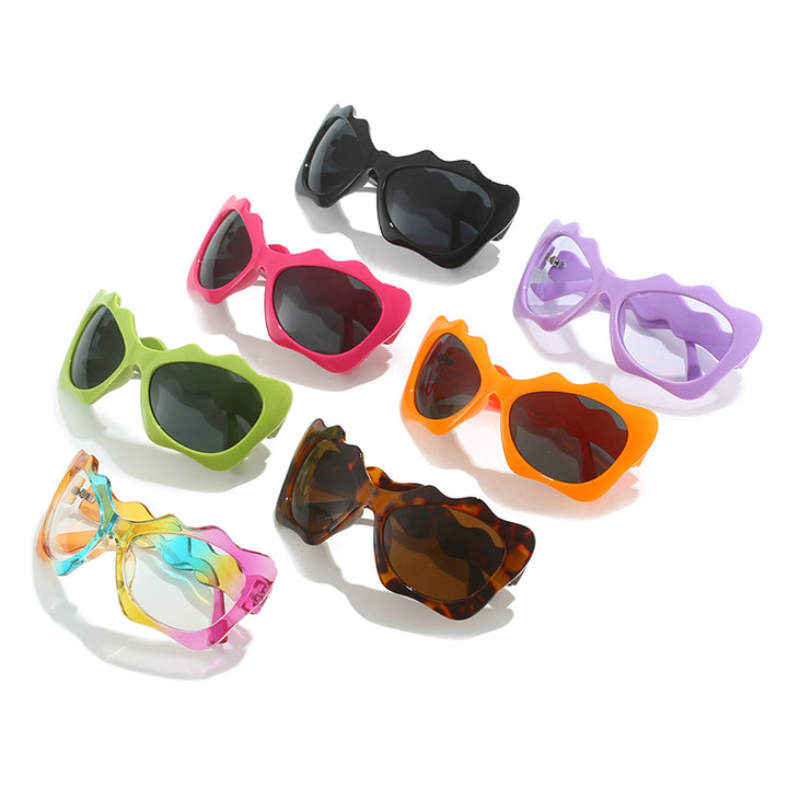 Ladies extravagant sunglasses with wavy frame design Bowlift