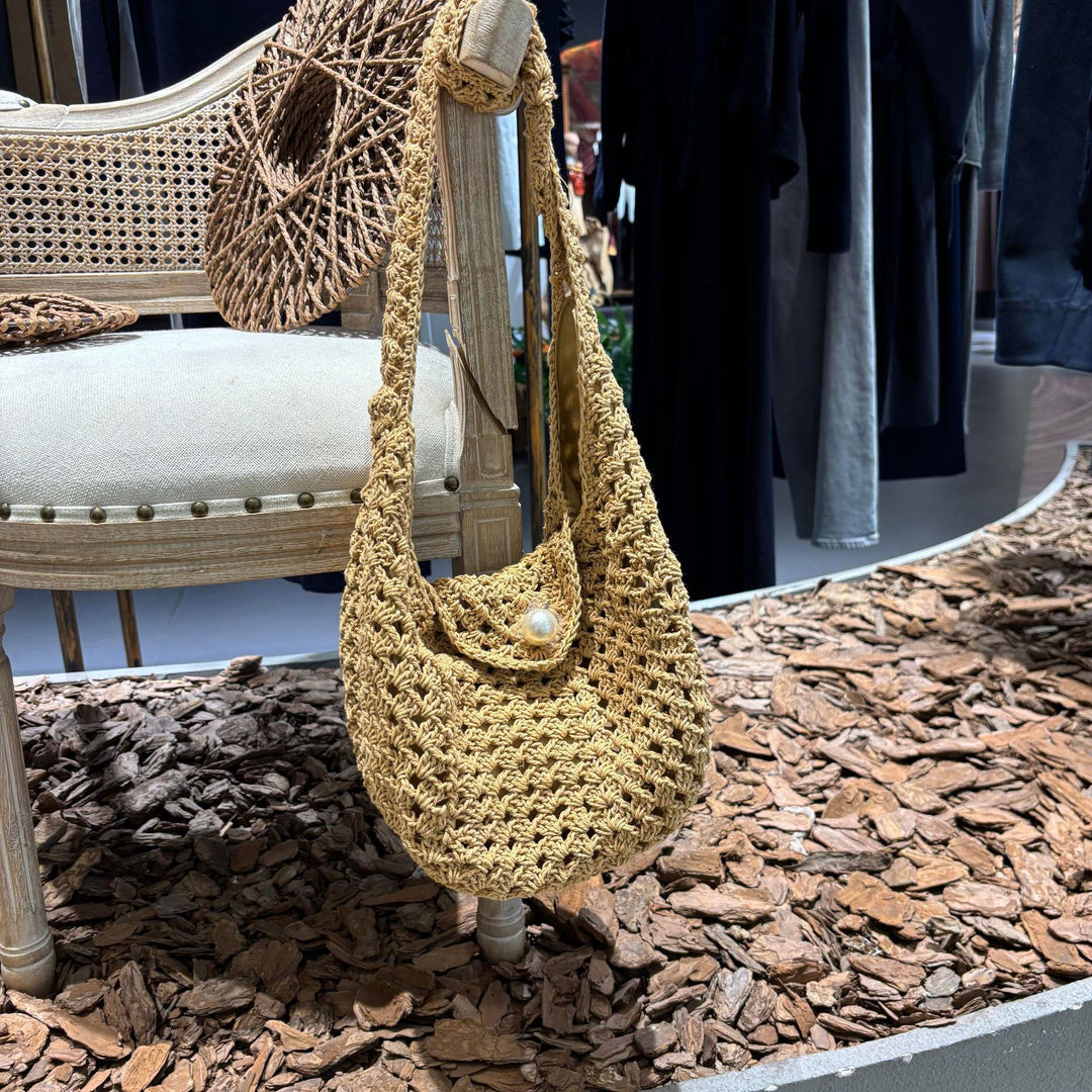Handmade shoulder bag with bead closure Bowlift