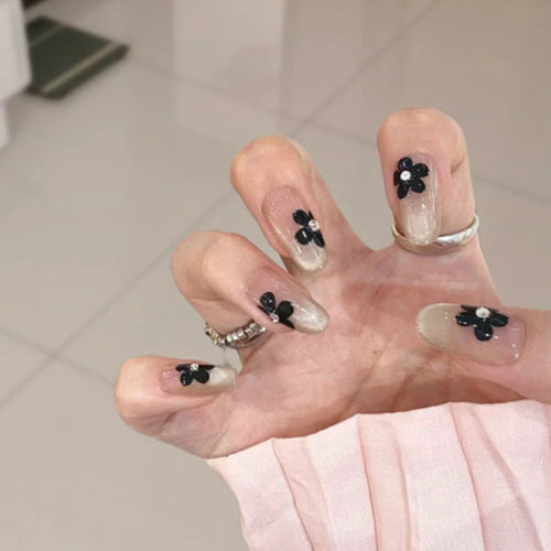 Playful Cat-Themed Press-On Nail Art Bowlift