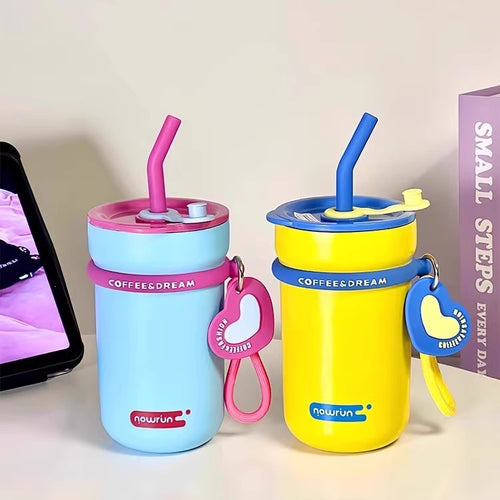 Women's thermos cup with integrated straw and practical spill protection Bowlift