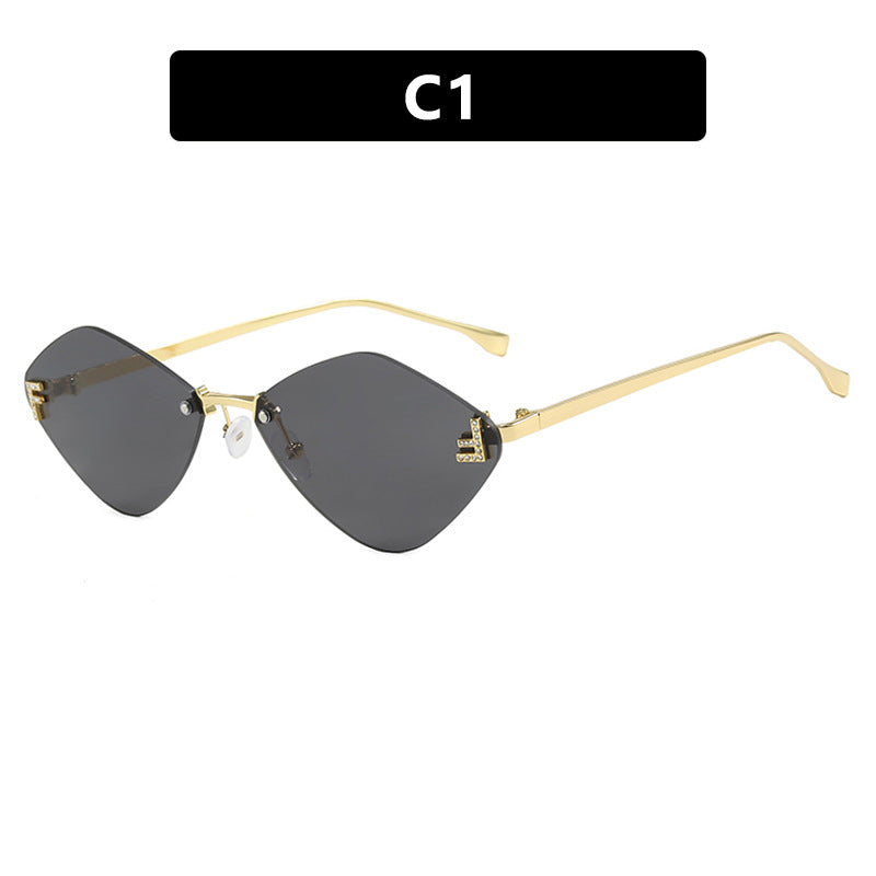 Women's geometric sunglasses in an extravagant design with gradient lenses Bowlift