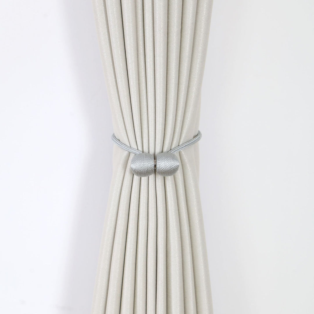 Decorative curtain tieback Bowlift