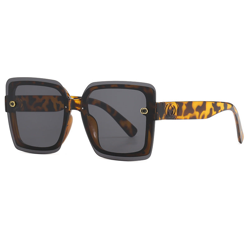 Women's oversized square sunglasses with elegant frame Bowlift