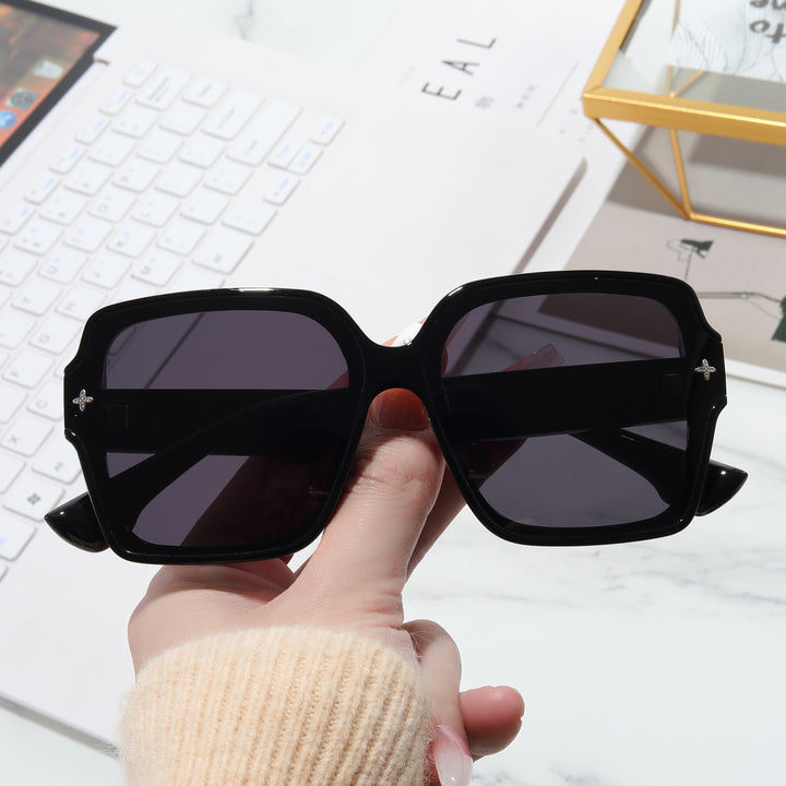 Ladies square oversized sunglasses with modern design Bowlift