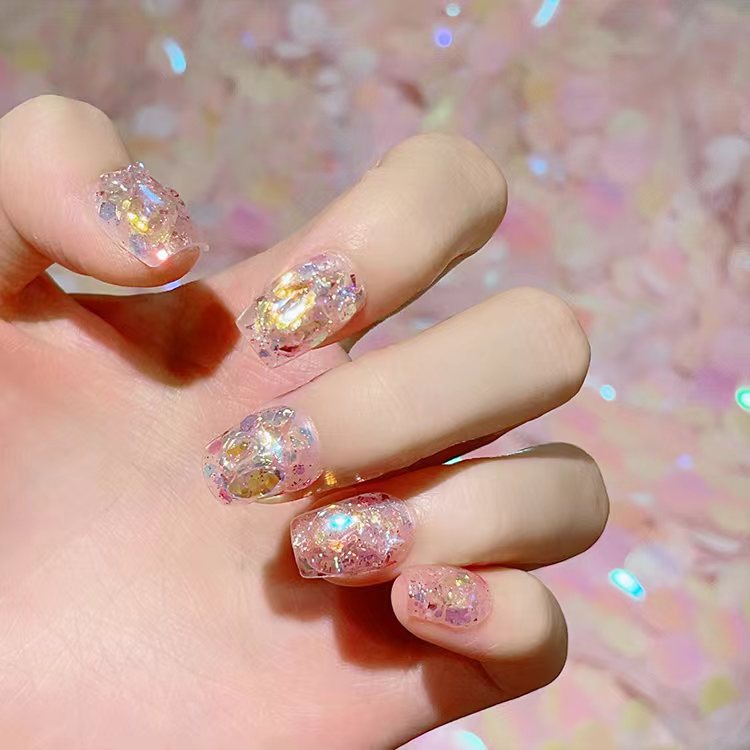 Artful nail tips with glitter accents Bowlift