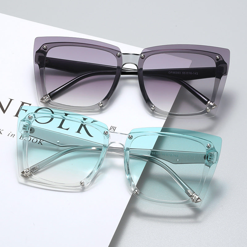 Women's statement sunglasses with stylish square frame and fashionable accents Bowlift