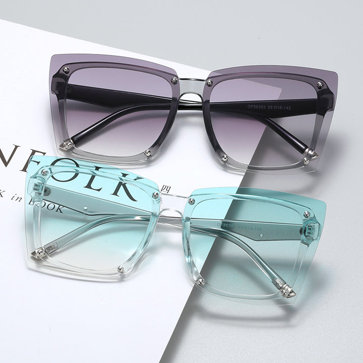 Women's statement sunglasses with stylish square frame and fashionable accents Bowlift