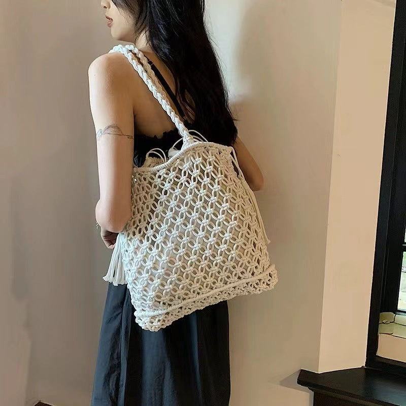 Hand-knotted beach bag with playful design Bowlift