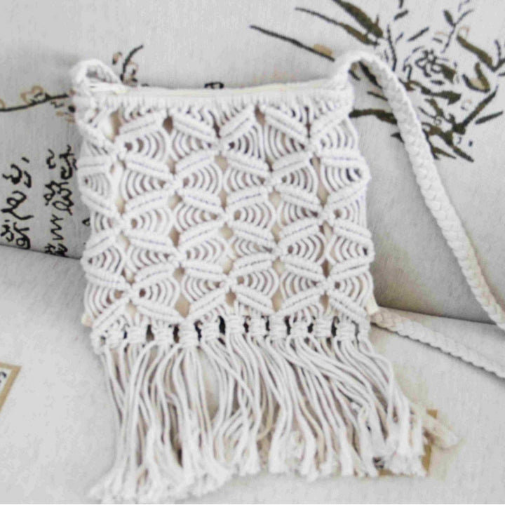 Hand-knotted macrame bag with fringes Bowlift