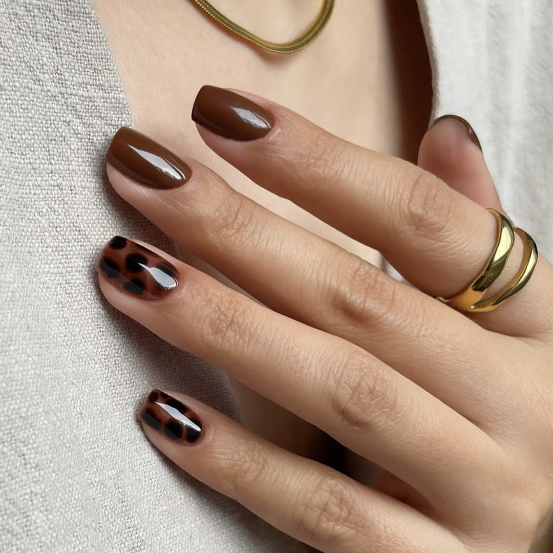 Nail art set with elegant leopard pattern Bowlift
