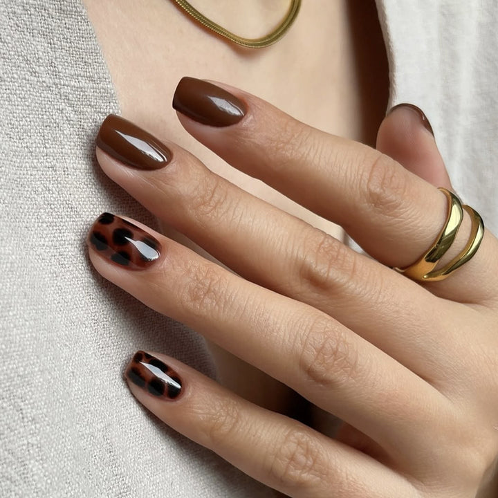 Nail art set with elegant leopard pattern Bowlift