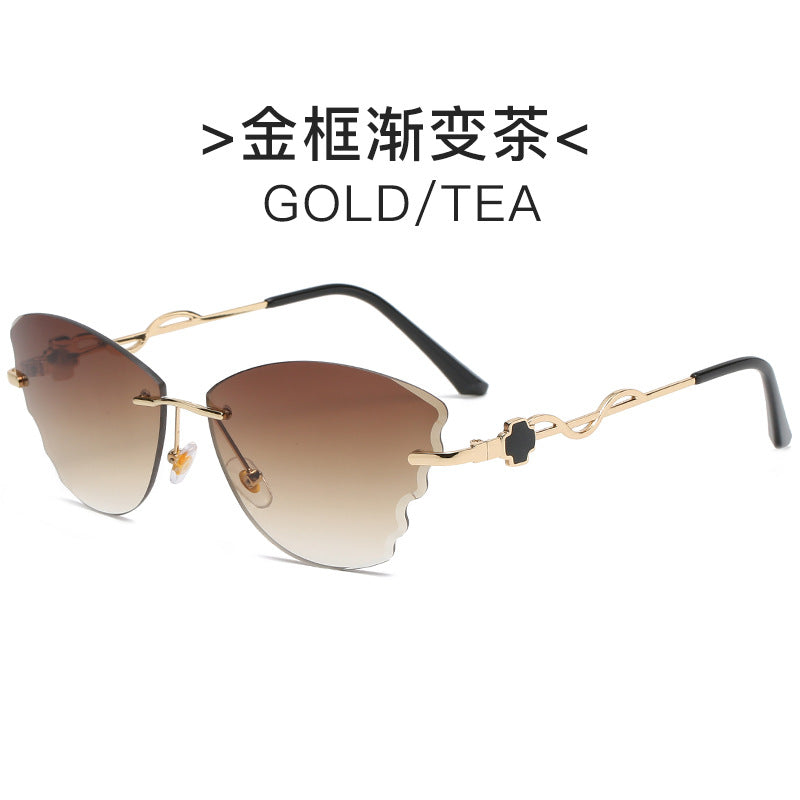 Women's extravagant Cat-Eye sunglasses with golden accents Bowlift
