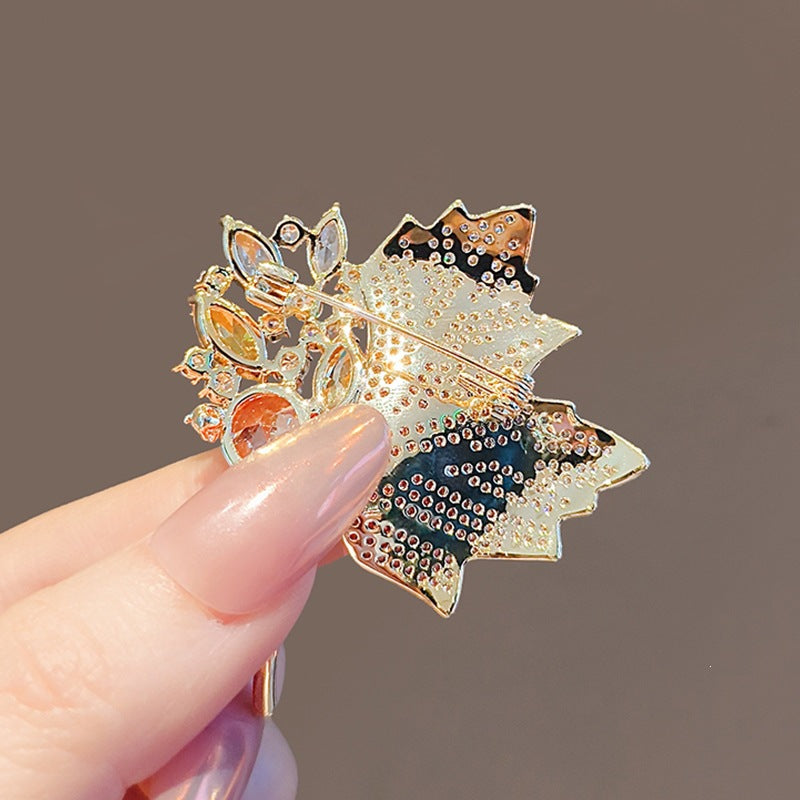 Exquisite leaf brooch with sparkling crystals Bowlift