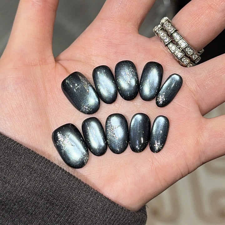Nail tips in elegant design Bowlift