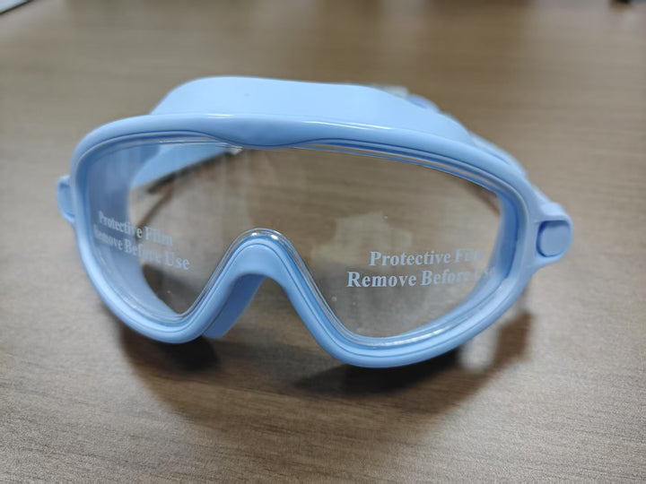 Swimming mask with adjustable comfort and clear field of vision Bowlift