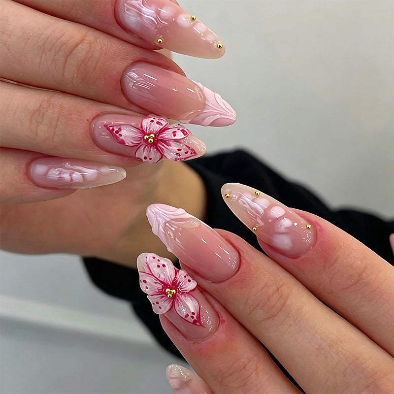 Artful nail set with floral accents Bowlift