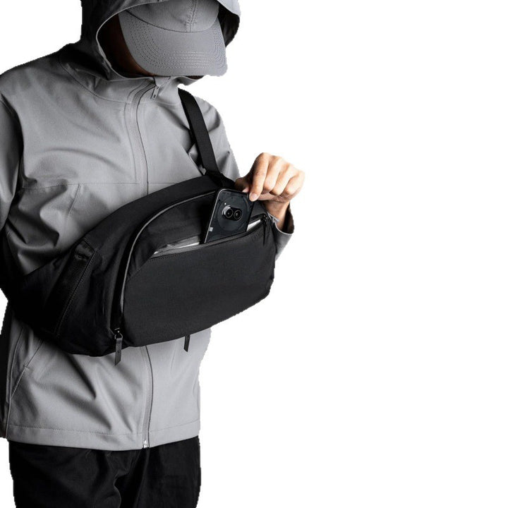 Practical sling bag with special compartments Bowlift