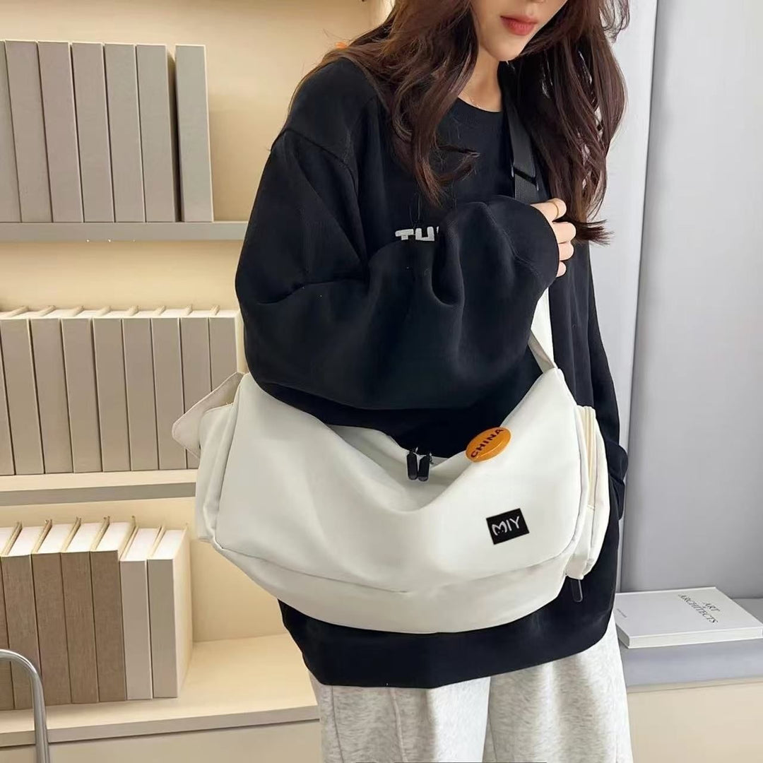 Shoulder bag with practical compartments Bowlift