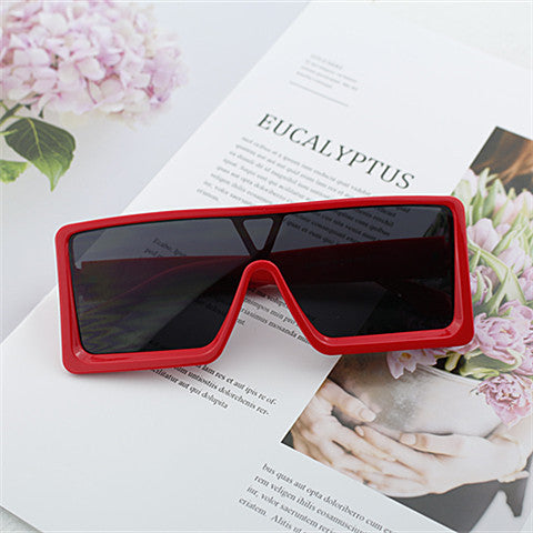 Women's Oversized Sunglasses in Avant-Garde Design Bowlift