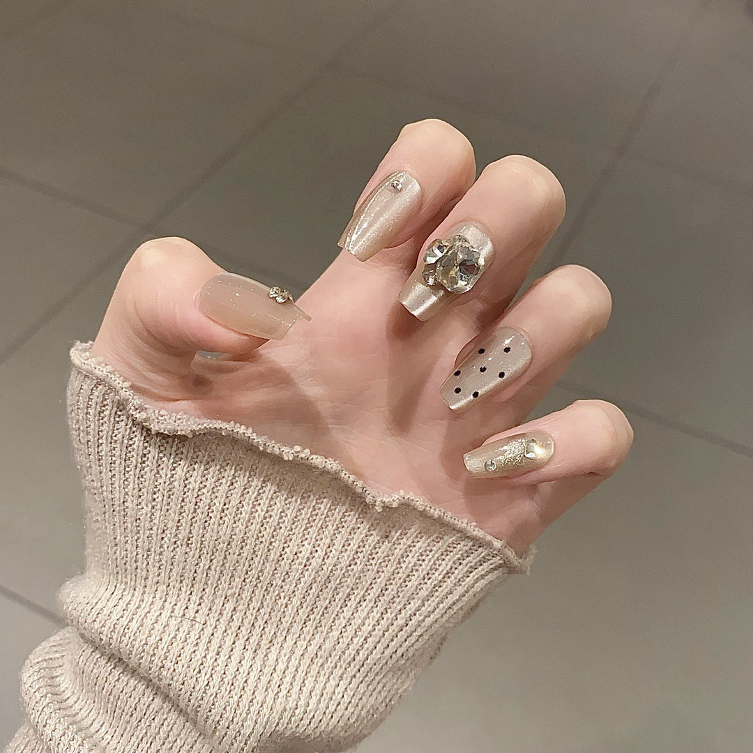 Elegant Long Press-On Nails Set with Artistic Tips Bowlift