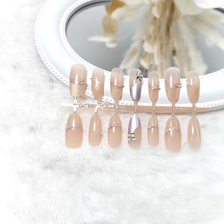 Luxury artificial nails with elegant accents Bowlift