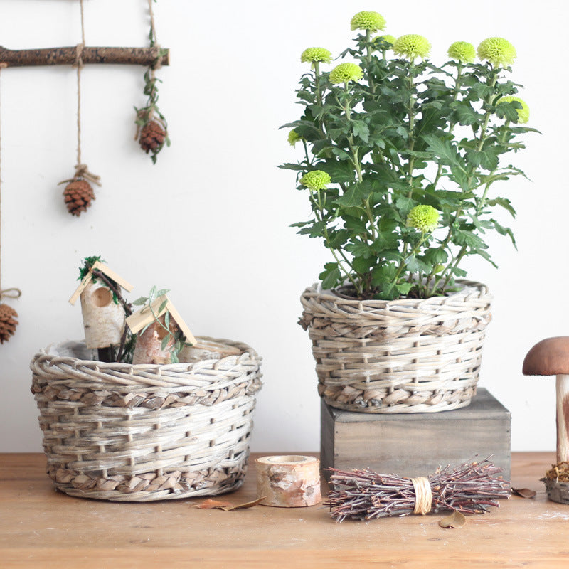 Rustic storage basket made of natural material Bowlift