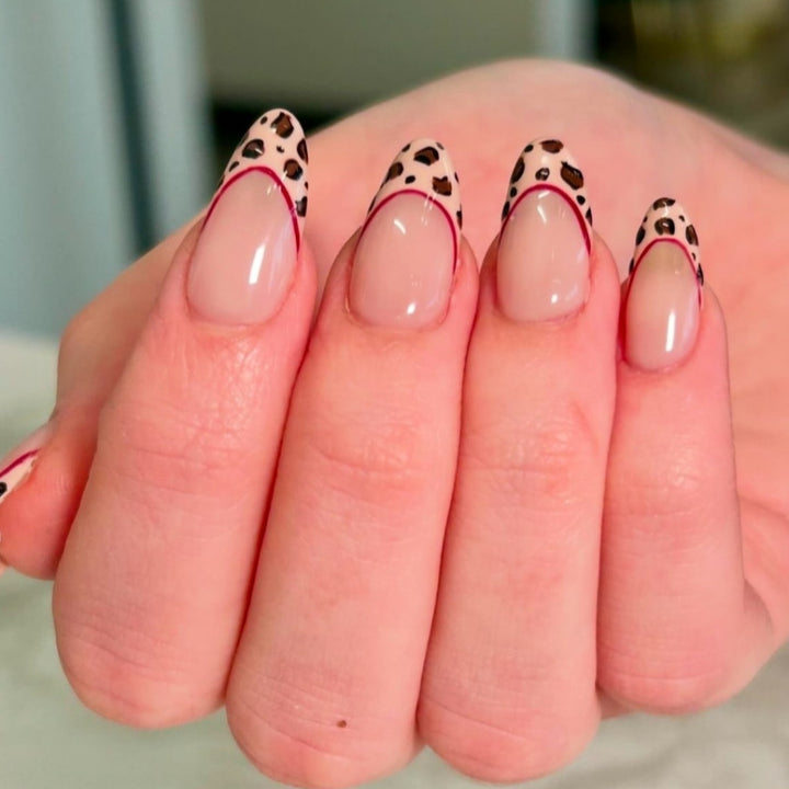 Artistic Stiletto Press-On Nail Set with Leopard Print Accents Bowlift