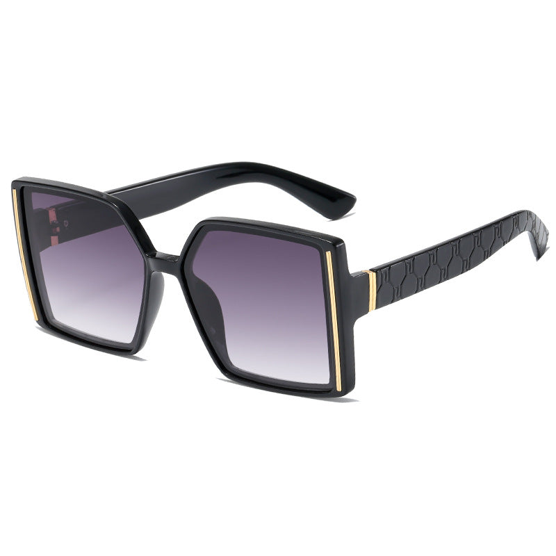 Women’s fashionable sunglasses in retro-inspired design Bowlift