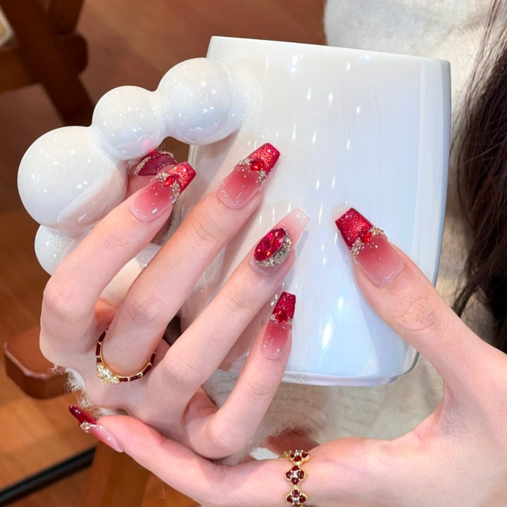 Glamorous Press-On Nail Art Set with Rhinestone Accents Bowlift
