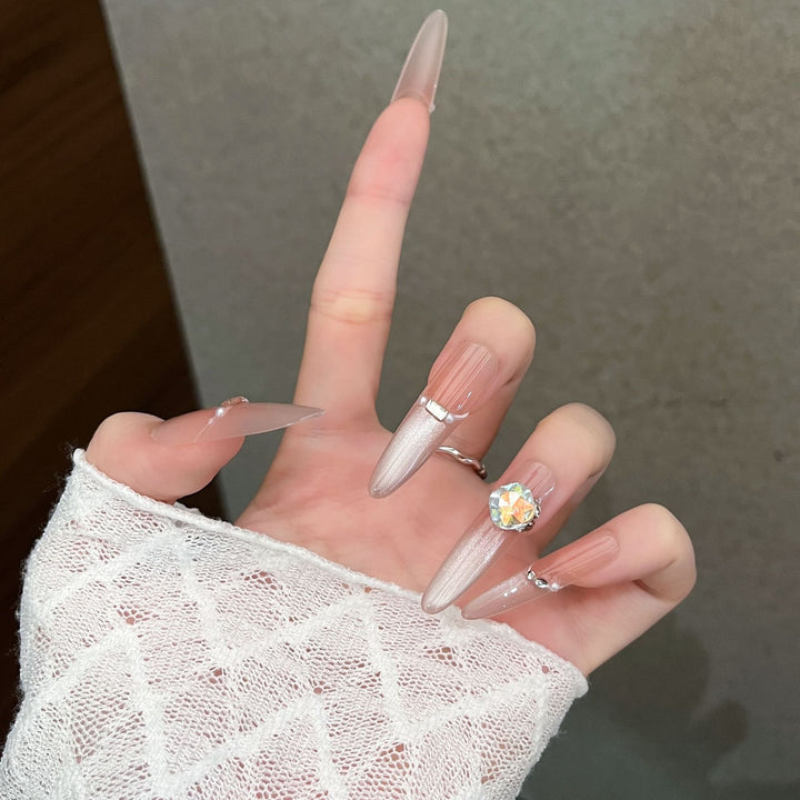 Glamorous Press-On Nail Set Bowlift