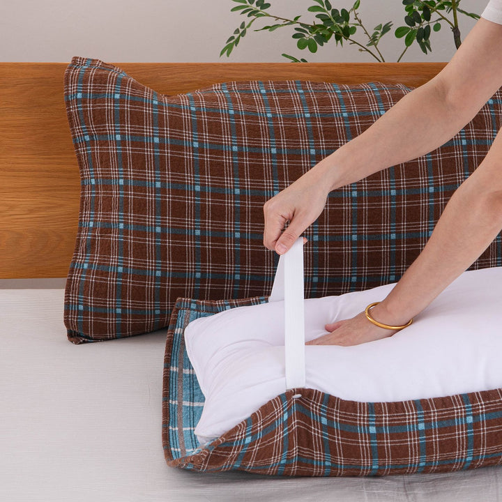 Unisex pillow with practical carrying handle Bowlift