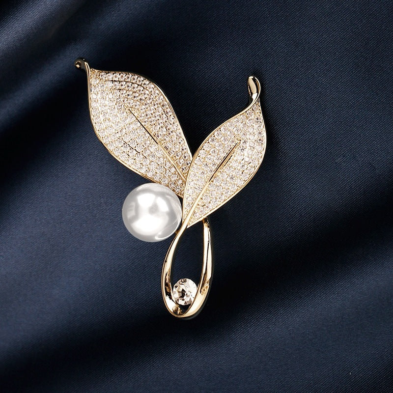 Elegant and Glamorous Brooch with Pearls and Crystals Bowlift