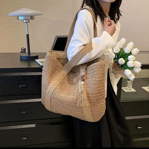 Handbag in Modern Macrame Style Bowlift