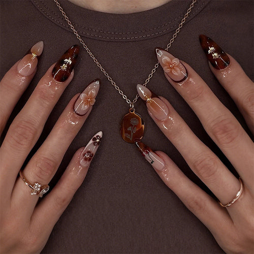 Nail set with floral and glamorous decorations Bowlift