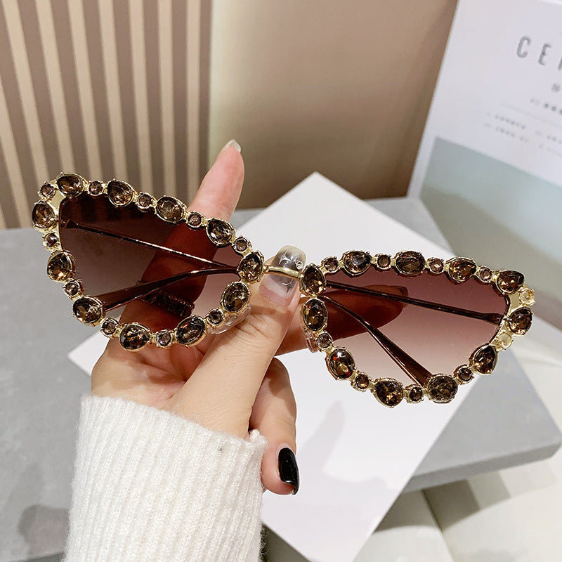 Ladies elegant Cat-Eye sunglasses with glamorous stone setting Bowlift