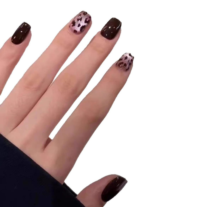 Elegant and Trendy Nail Set Bowlift
