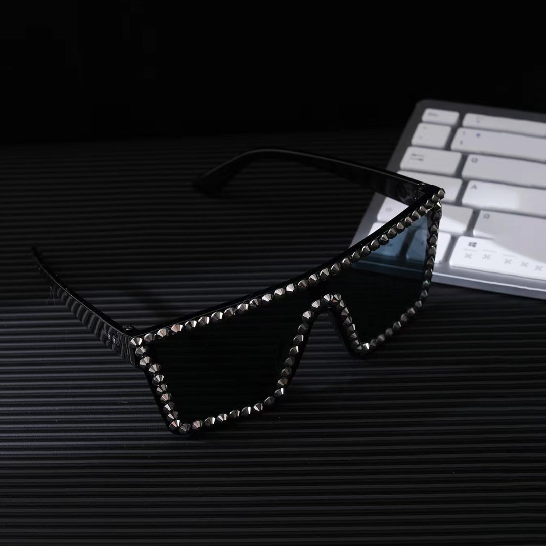Women's Oversized Sunglasses with Modern Rectangular Frame Bowlift